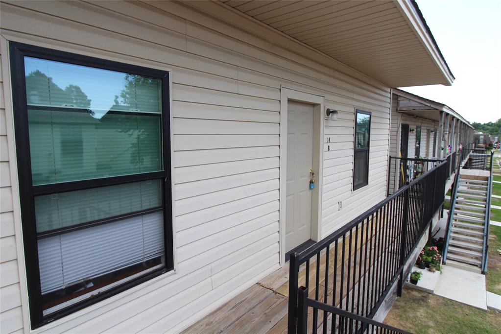 2 Bedroom, 1 Bathroom, Approx. 816 Sq. Ft.There is 1 bedroom downstairs and another bedroom upstairs in a loft-style setting. New carpet in both bedrooms and hardwood floors in living room. Appliances included: Washer/Dryer, Range, Dishwasher, Refrigerator. This property is located about 2 miles from OU and Campus Corner!Nearby Schools: Kennedy ES, Irving MS, Norman HSListing broker is an owner of this property with real estate with license #071687Tenant pays Electric, Gas, and Water.***Accepts Norman Housing***Pets Welcome (2 PET LIMIT):1 Pet - $300 Deposit + $25/mo Pet Rent2 Pet - $400 Deposit + $40/mo Pet Rent