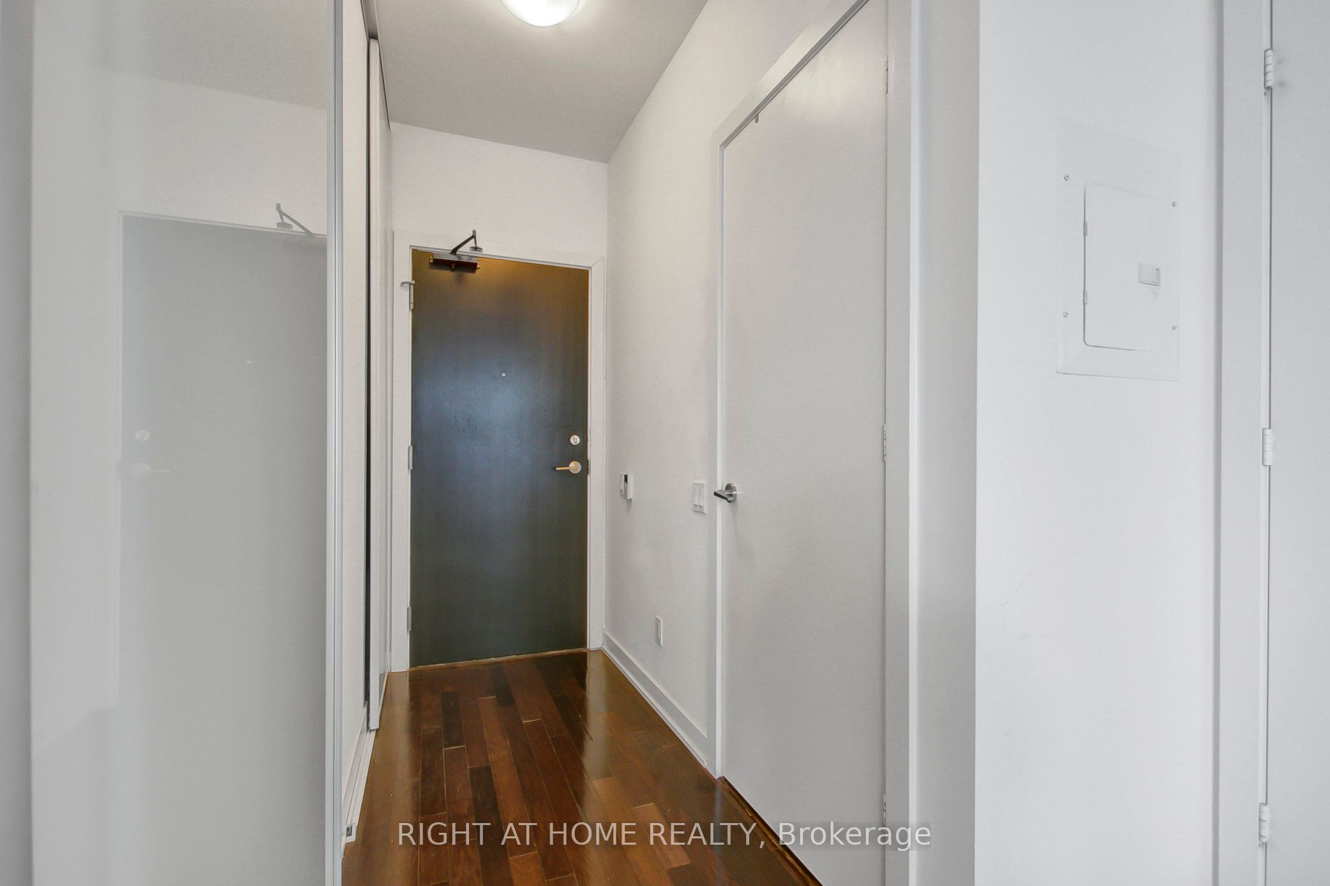 33 E Charles St 4009