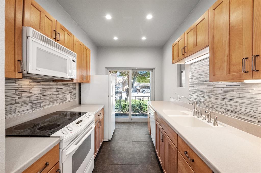 Welcome home to this beautiful 1 bed 1 bath condo in the Tanglewood neighborhood offering a comfortable andconvenient living experience! Enjoy the benefits of this 1st floor unit making it easily accessible. The condo has aspacious living and dining area that is perfect for entertaining or enjoying a quiet meal at home, features 2in blinds,built-in storage, and a covered patio. The galley kitchen is equipped with a built-in microwave, electric range,dishwasher, and refrigerator. Washer and dryer provided. The washer is in the kitchen, dryer is in the storage closet.The large walk-in closet could also be used as an office cubby. Hard-surface floors throughout and new interior paintmake this condo feel fresh and inviting. The community offers a common courtyard, gated parking, and a refreshingpool for residents to enjoy. Lawn care and irrigation are taken care of by the HOA. Utilities are billed through the HOAfor added convenience. Avg utilities at this time is approx $200 a mo.