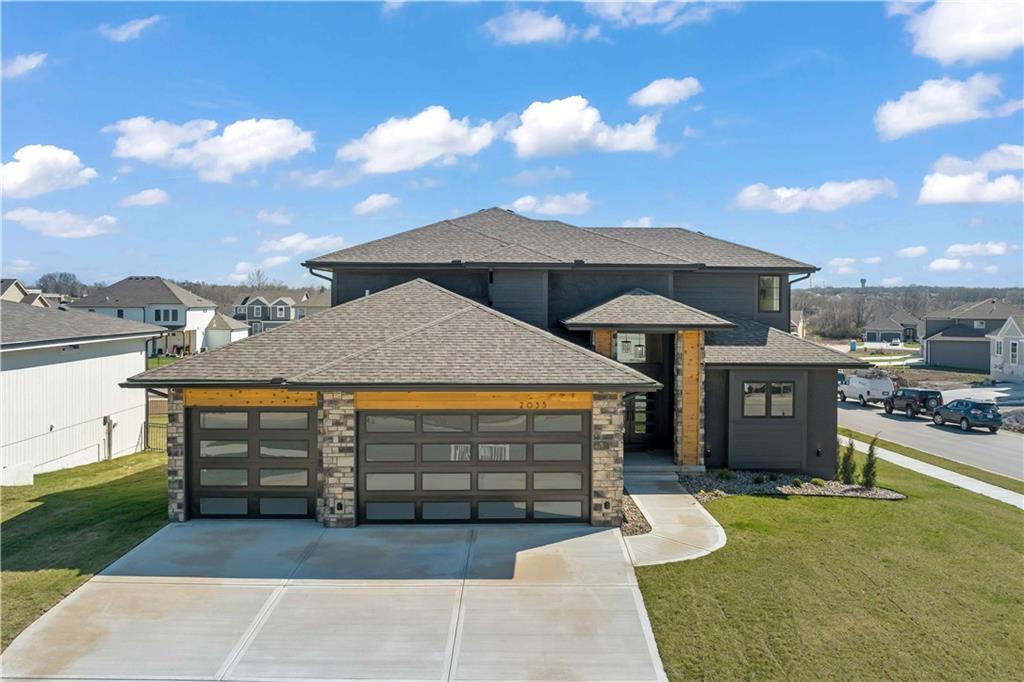 2608 NE Woodland Oak Drive