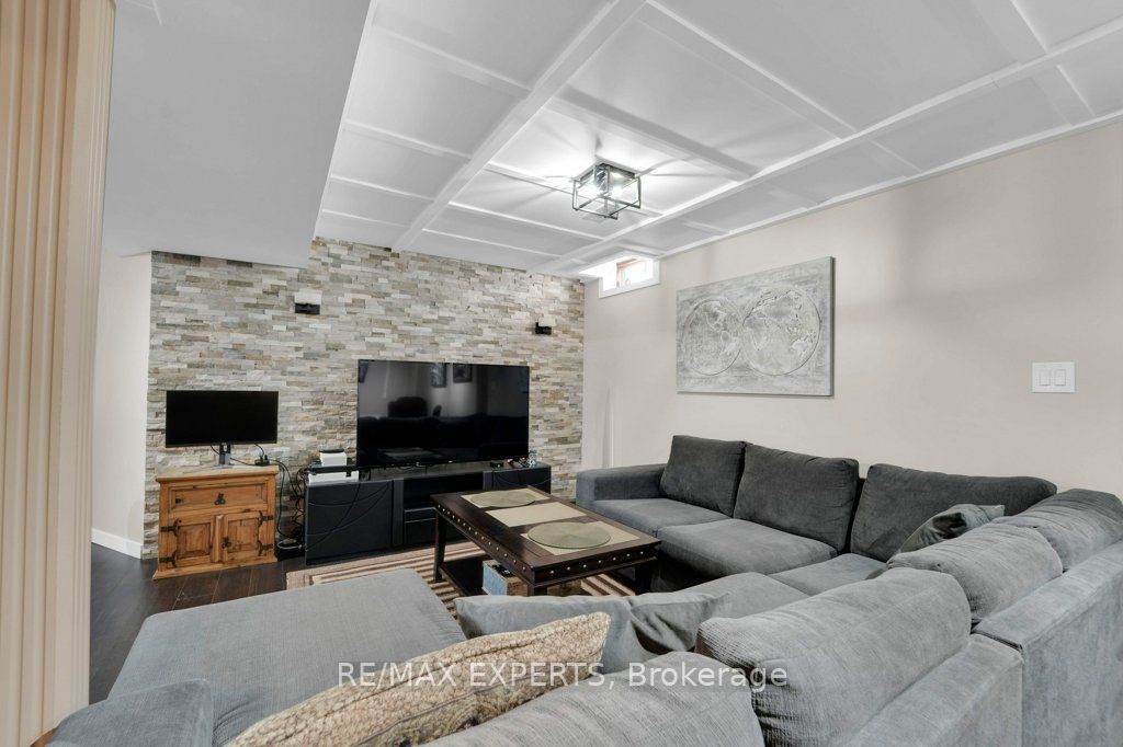 10 Esposito Dr
