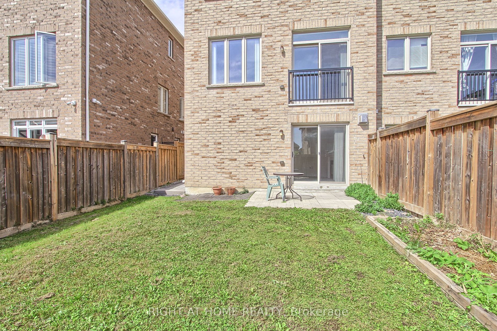 63 Paper Mills Cres