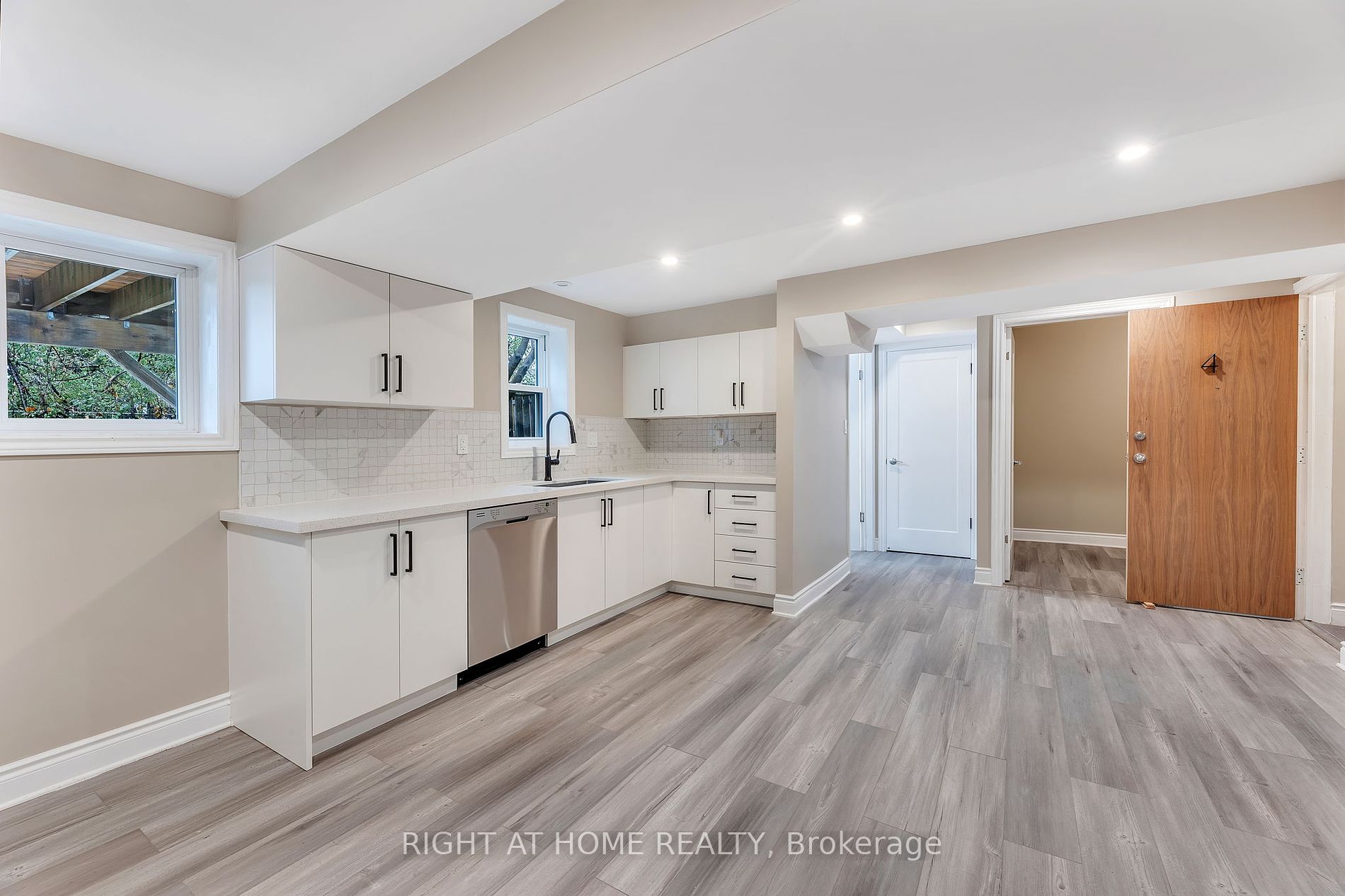100 Cromwell Ave 4