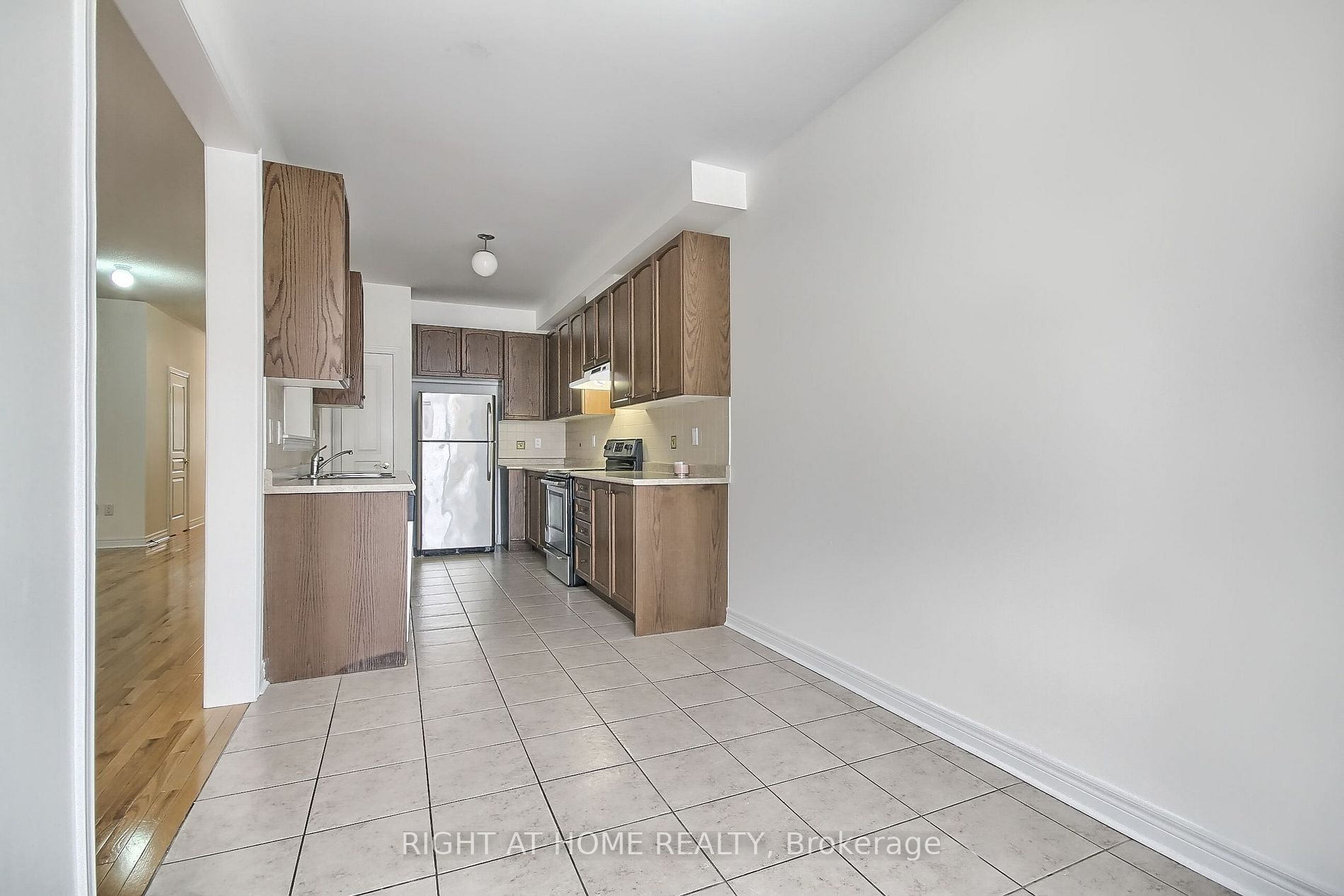 63 Paper Mills Cres