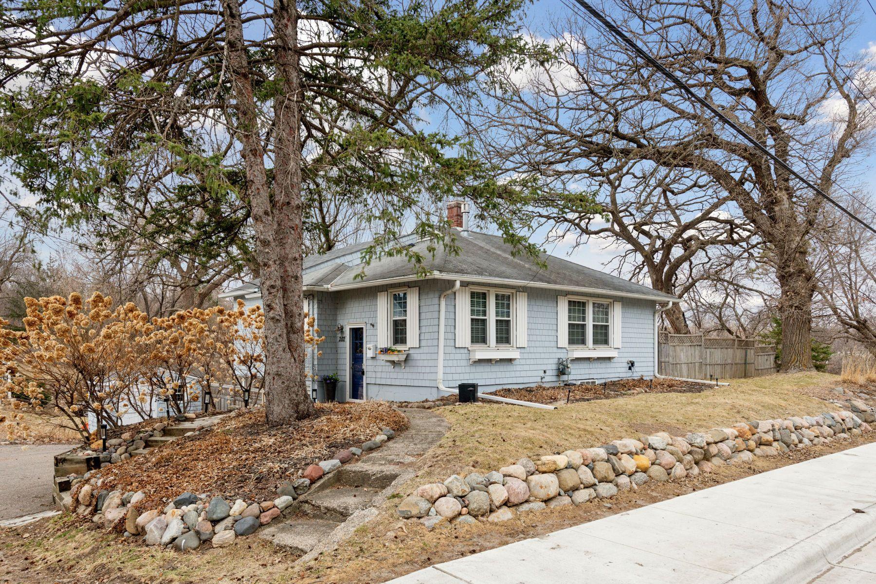 202 Oak Street