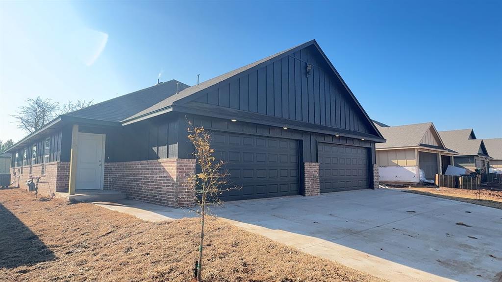 ***MOVE-IN SPECIAL*** 2nd Full Month Rent Free with an Approved Application/Signed Lease between 15-18 months before 1.31.26! Welcome to Brand New Masonwood featuring this 3 Bedroom 2 Bath 2 Car Garage Duplex in a Great location close to the Broadway Extension and only 8 minutes from downtown OKC. Nice features such as granite counter tops, tile backslash, and large island that can double as a breakfast bar. All appliances included with 5 Burner Gas Range. Laundry room is equipped with both gas and electric connections. Washer and dryer included. Energy efficient Tankless Gas Water Heater. Pre-wired for 2 phones and cable. Vinyl windows with 2" blinds. No carpet, vinyl wood look flooring throughout. Ceiling fans are included in the living room and primary bedroom suite. Fully fenced backyard with a gate. Lawn care is provided and includes an in-ground irrigation system. Pets are considered case by case.Refrigerator, range, dishwasher, microwave, washer and dryer are included. Directions - NW corner of Hefner. Between N Penn and Western. Go North on University to 113th Street. Neighborhood on East hand side.*** PHOTOS / 3D TOUR ARE OF A SIMILAR PROPERTY BUT NOT EXACT FLOOR PLAN. PICS NOT OF ACTUAL ADDRESS. WILL UPDATE AS CONSTRUCTION IS COMPLETED. ***All residents are enrolled in the Resident Benefits Package (RBP) for $45.00/month which includes renters' insurance, credit building to help boost your credit score with timely rent payments, $1M Identity Protection, HVAC air filter delivery (for applicable properties), our best-in-class resident rewards program, and more! If you already have renter’s insurance, upon acceptance that it meets all lease requirements, the RBP would be $31.05/month. More details upon application.
