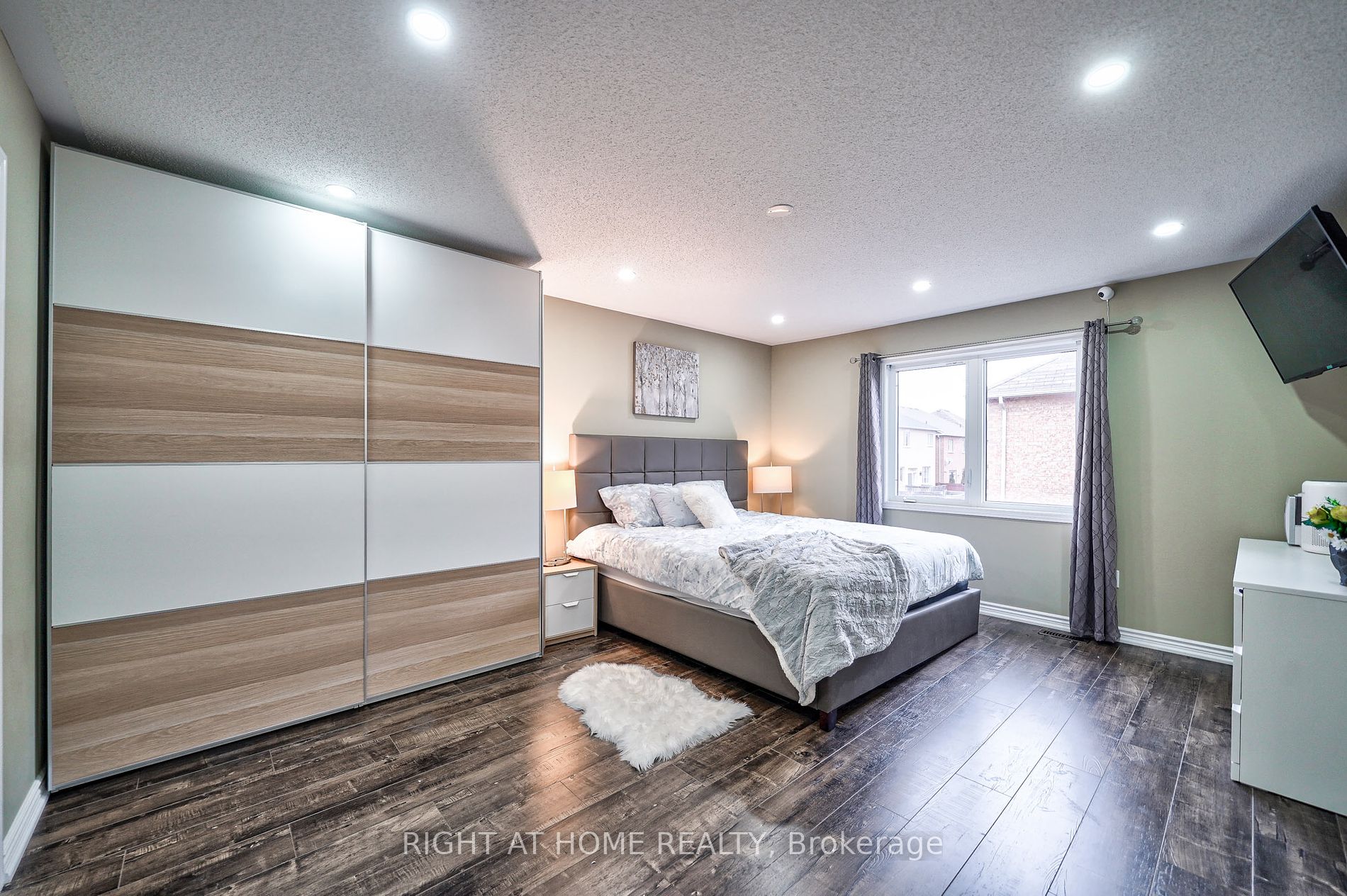 398 Messure Cres