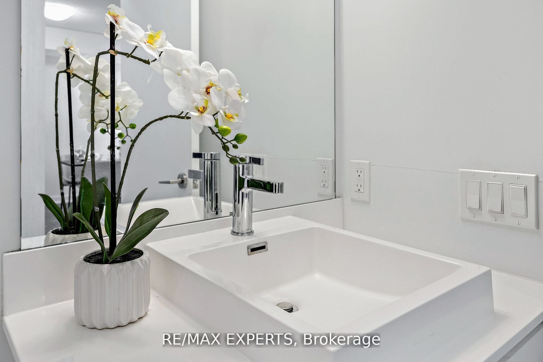 251 S Manitoba St 1007