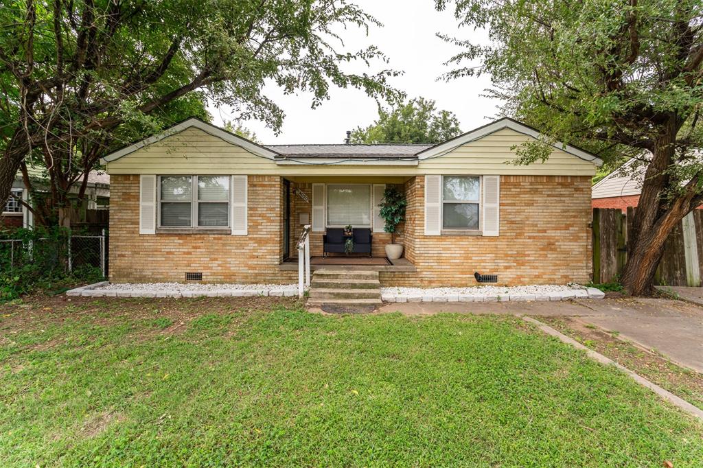 Move-in ready in the heart of OKC! This cozy home has all the charm you’re looking for and is perfect for first-time buyers wanting an affordable option without the headache of major projects. The layout is functional, the bedrooms are comfortable, and the home has been well cared for, making it easy to settle in right away.

Enjoy a convenient location with quick access to shopping, dining, and major highways, while still tucked into an established neighborhood. Whether you’re looking for your starter home or a low-maintenance property to grow into, this one is a solid choice.

Don’t wait—homes in this price range and condition don’t last long!
