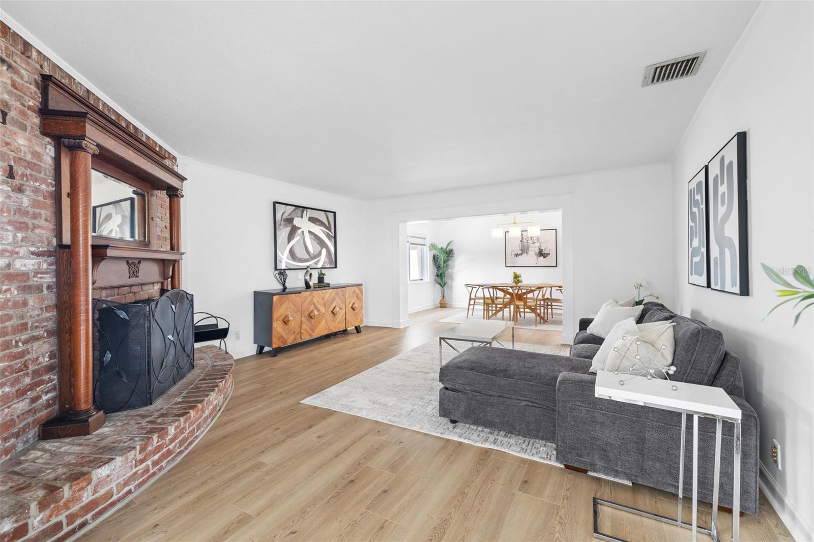 3913 W Eden Roc Circle