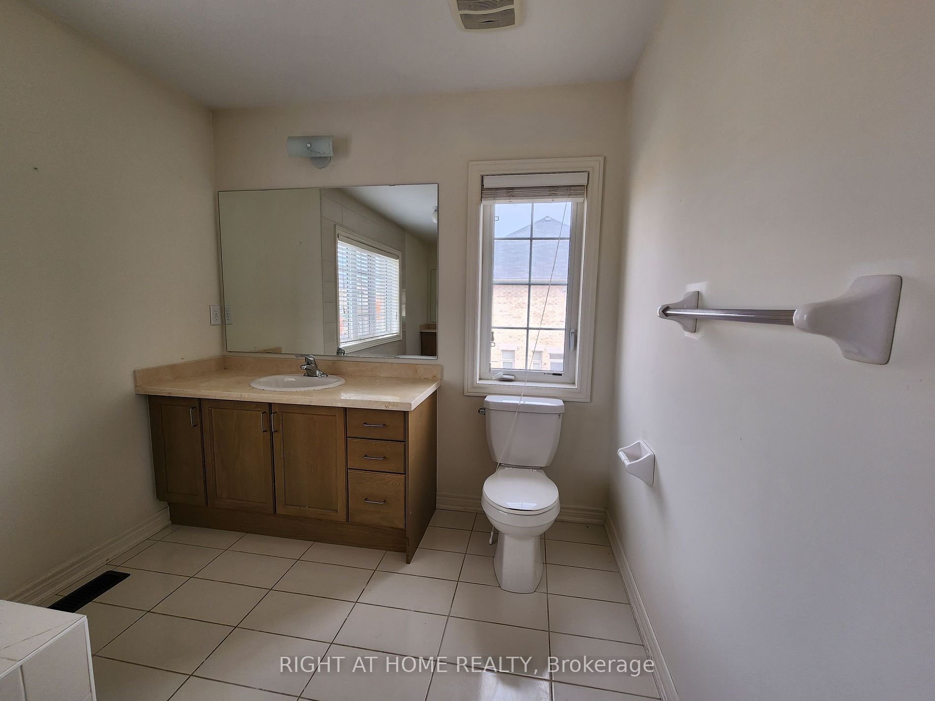 3185 Larry Cres
