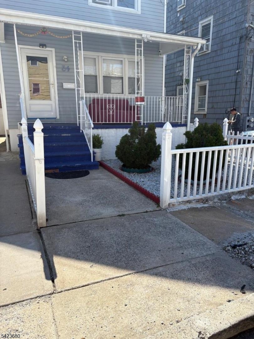 34 Cedar Ave