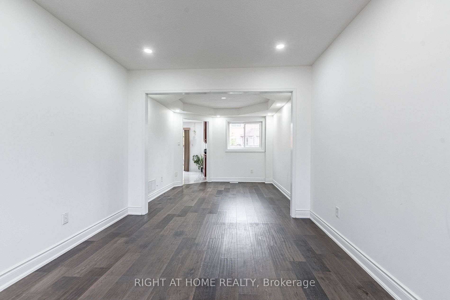 5579 Whitehorn Ave Upper