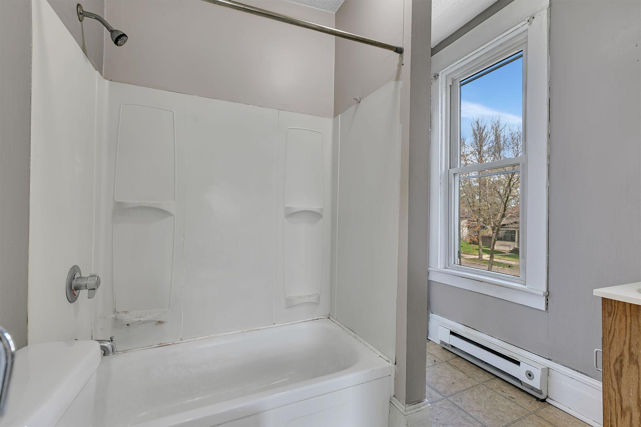 215 3rd Avenue NE