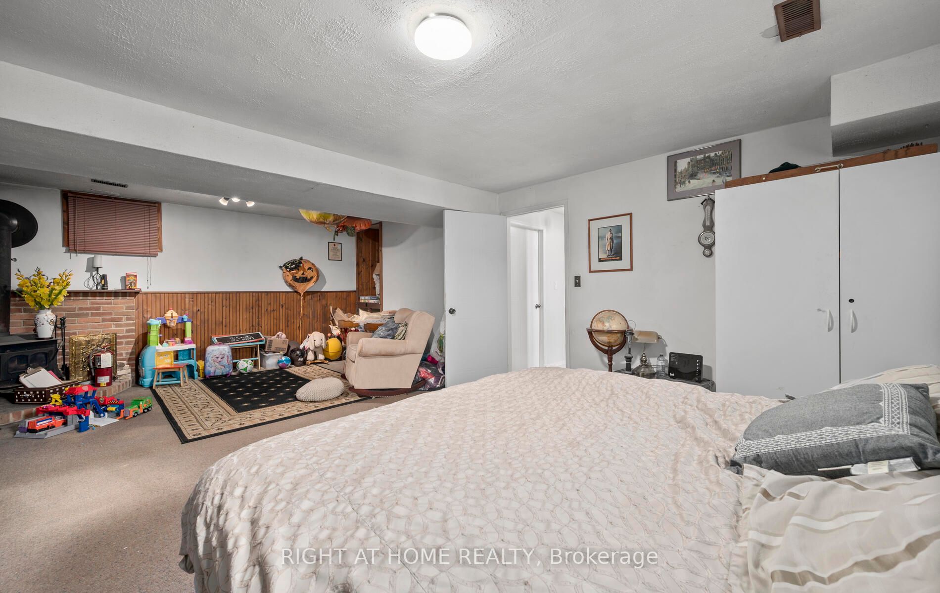 2 Ridgeview Dr