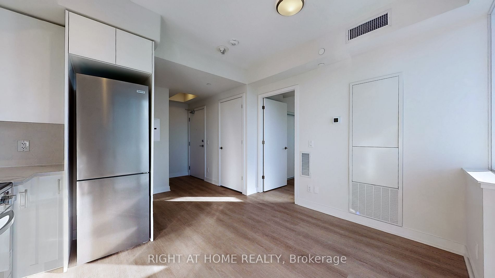 15 Ellerslie Ave 1603