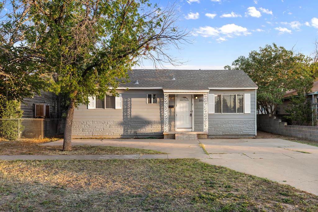 This newly remodeled home is everything you're looking for! Featuring 4 bedrooms, 2 bathrooms, and a large lot for you and your family to enjoy. Call your favorite realtor for a tour today.