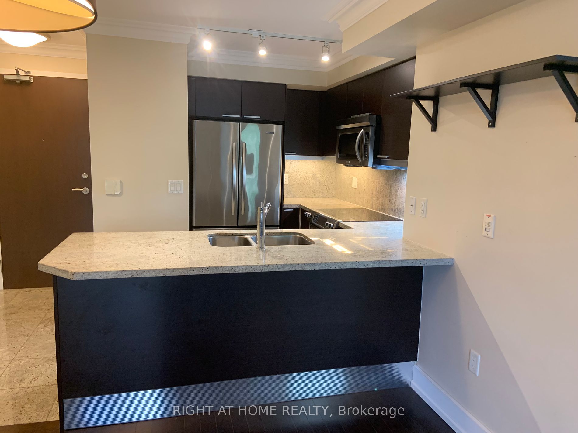 650 E Sheppard Ave 204