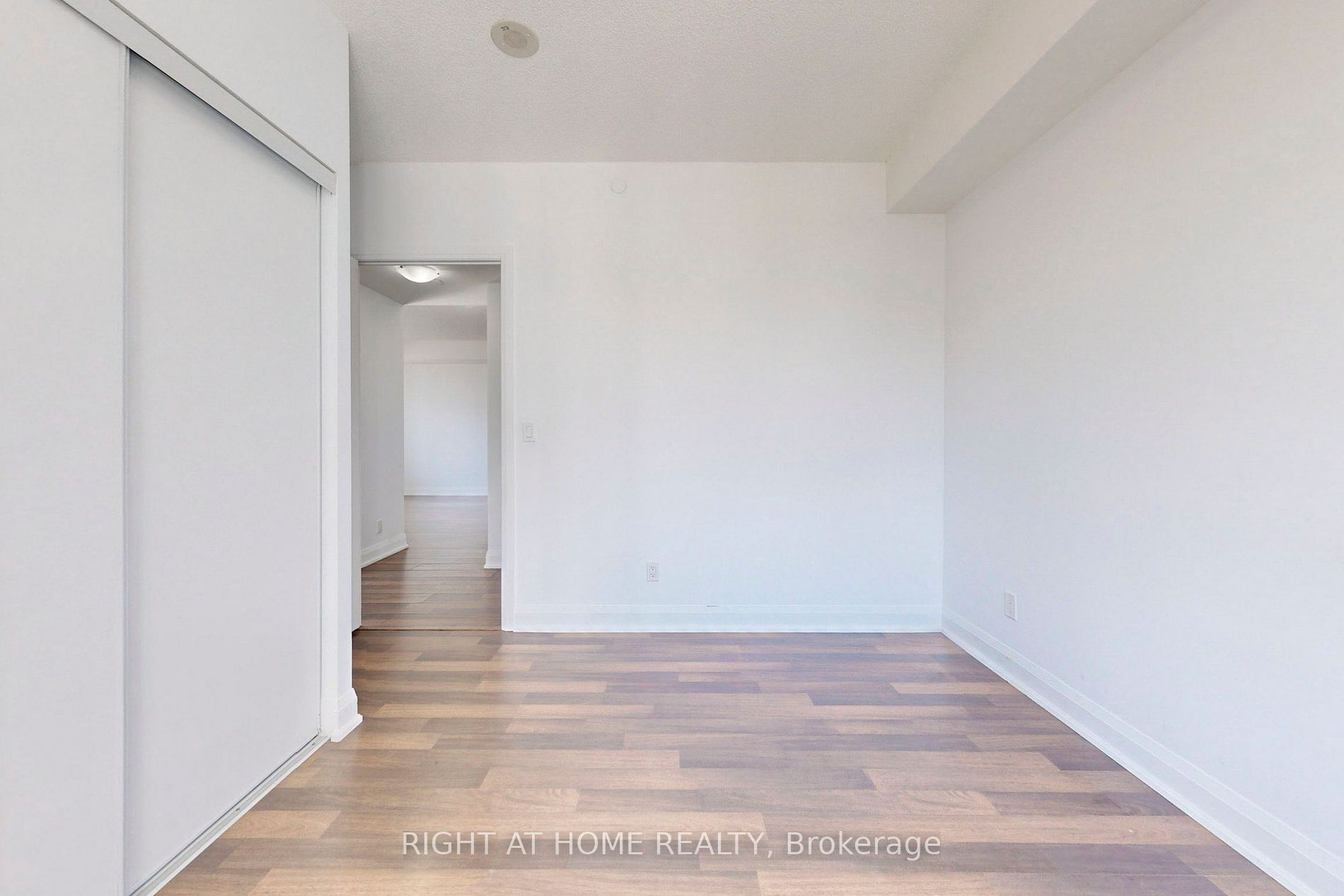 68 Canterbury Pl 902