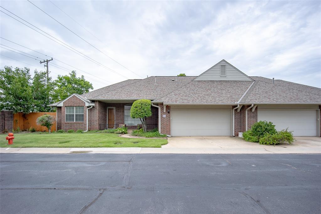 What a great condo!! Not only is it closet to everything including a wonderful golf community but its move in ready! Granite counters in kitchen, open formal dining into living area plus a 2nd dining nook. All bedrooms are large with an option for 2 bed plus study or 3 beds!