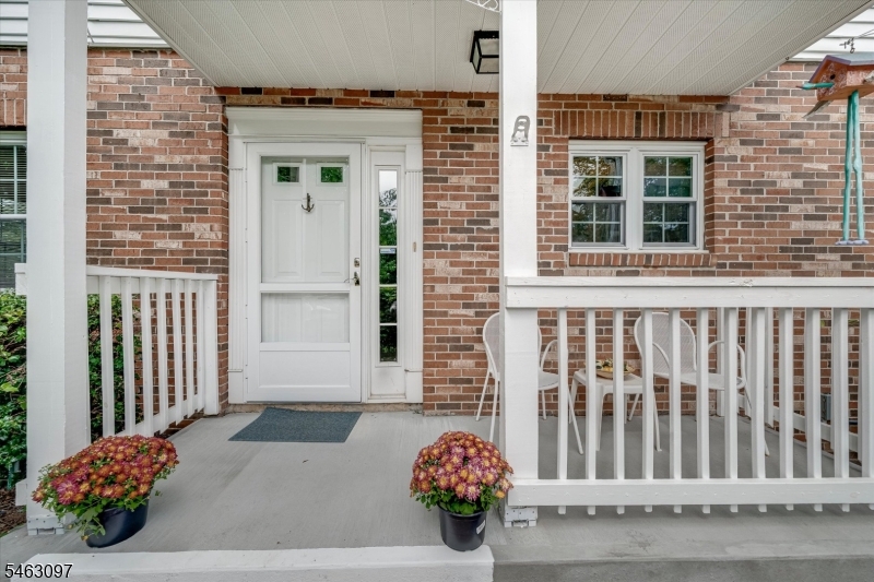 16 Lexington Ct