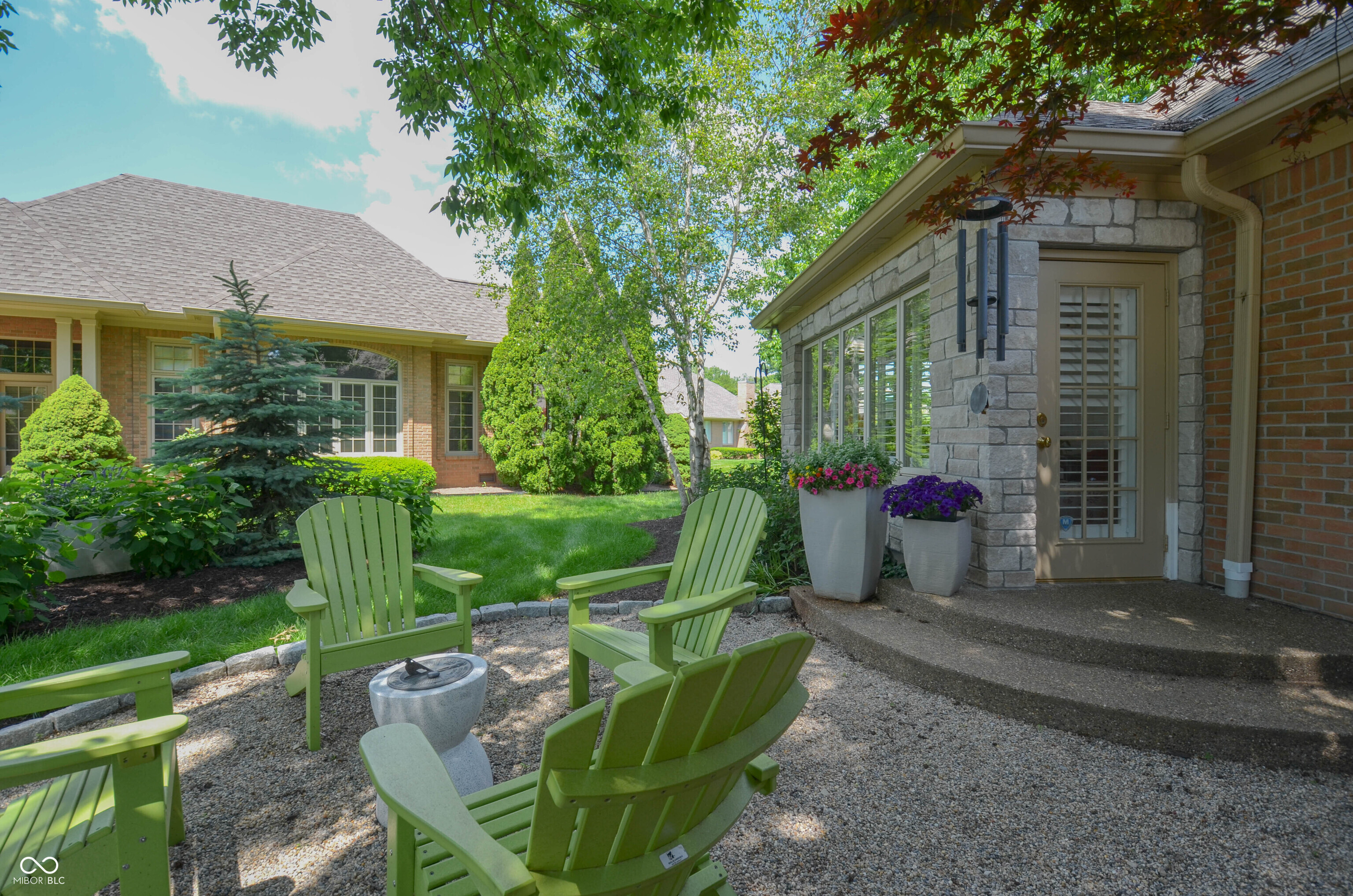 1738 Pathway Drive S