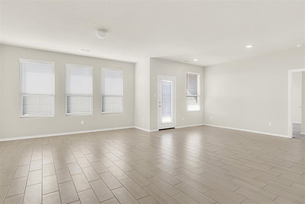 949 Ravenwood Lane