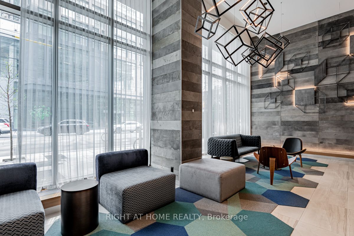 120 Parliament St 405