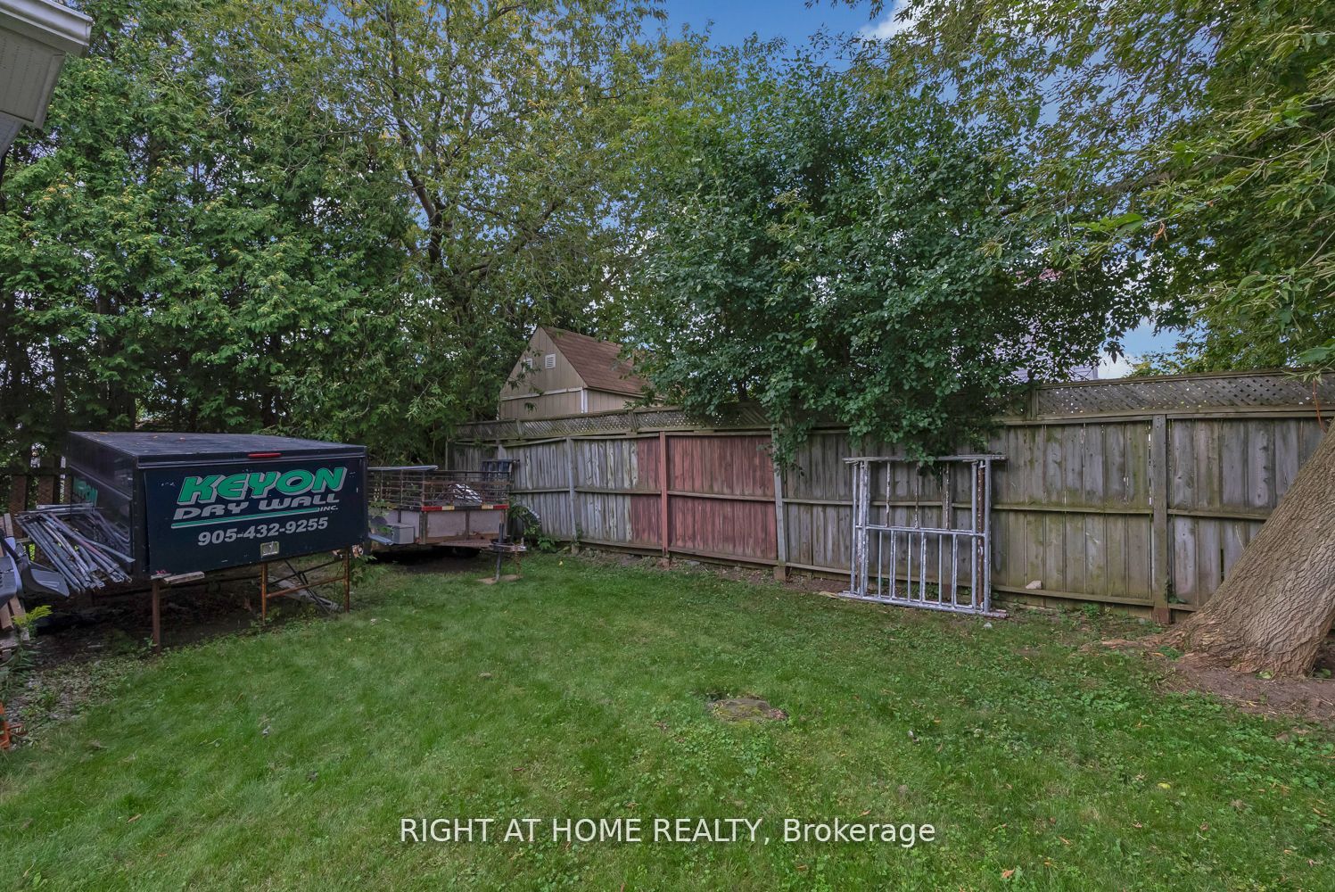 1281 E King St