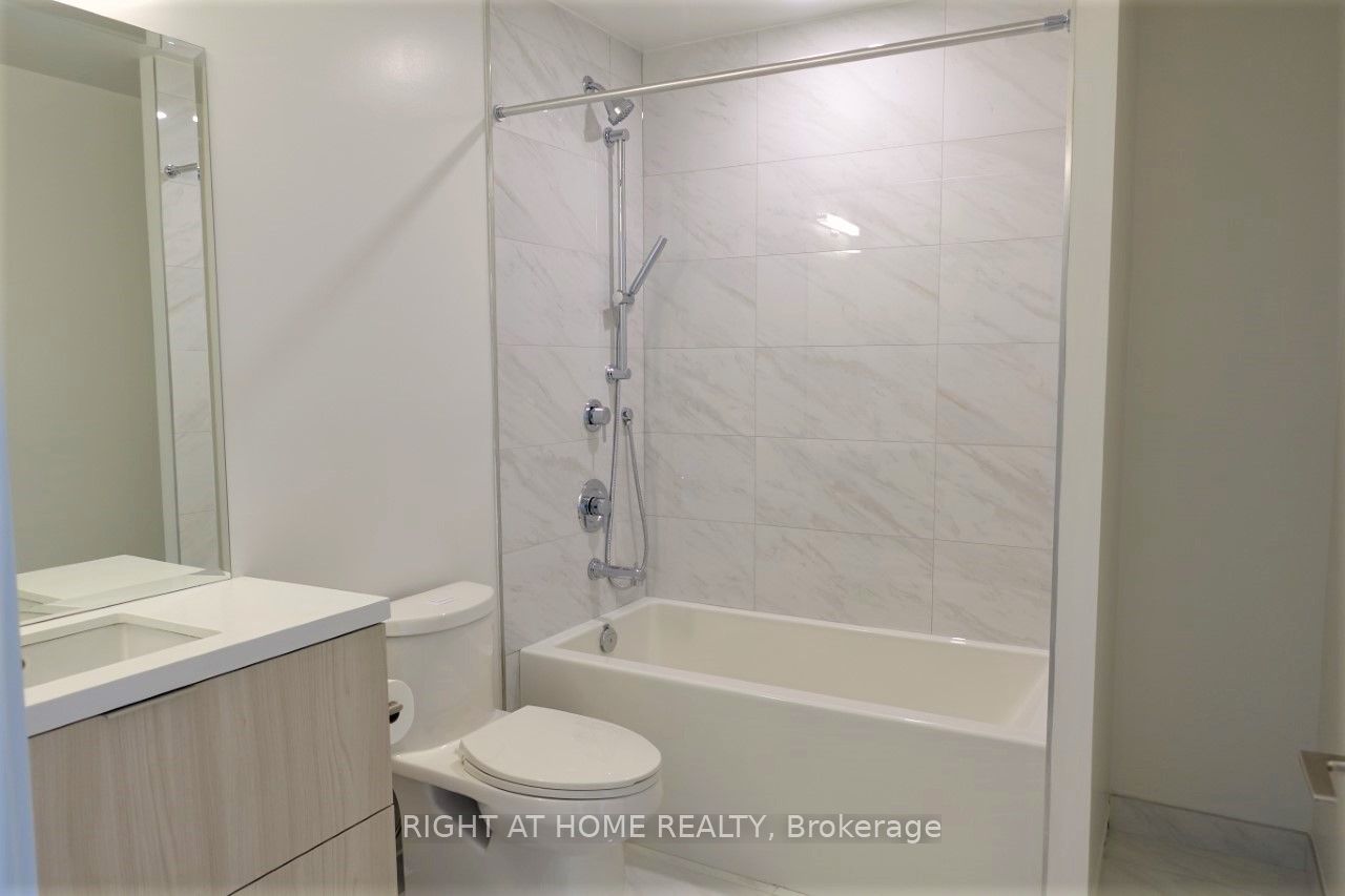 15 E Queens Quay 704