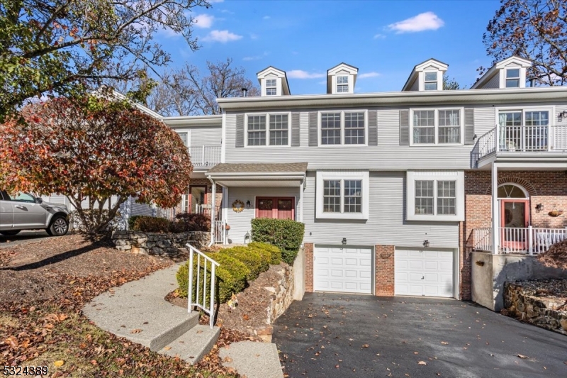 4 Brookside Ln