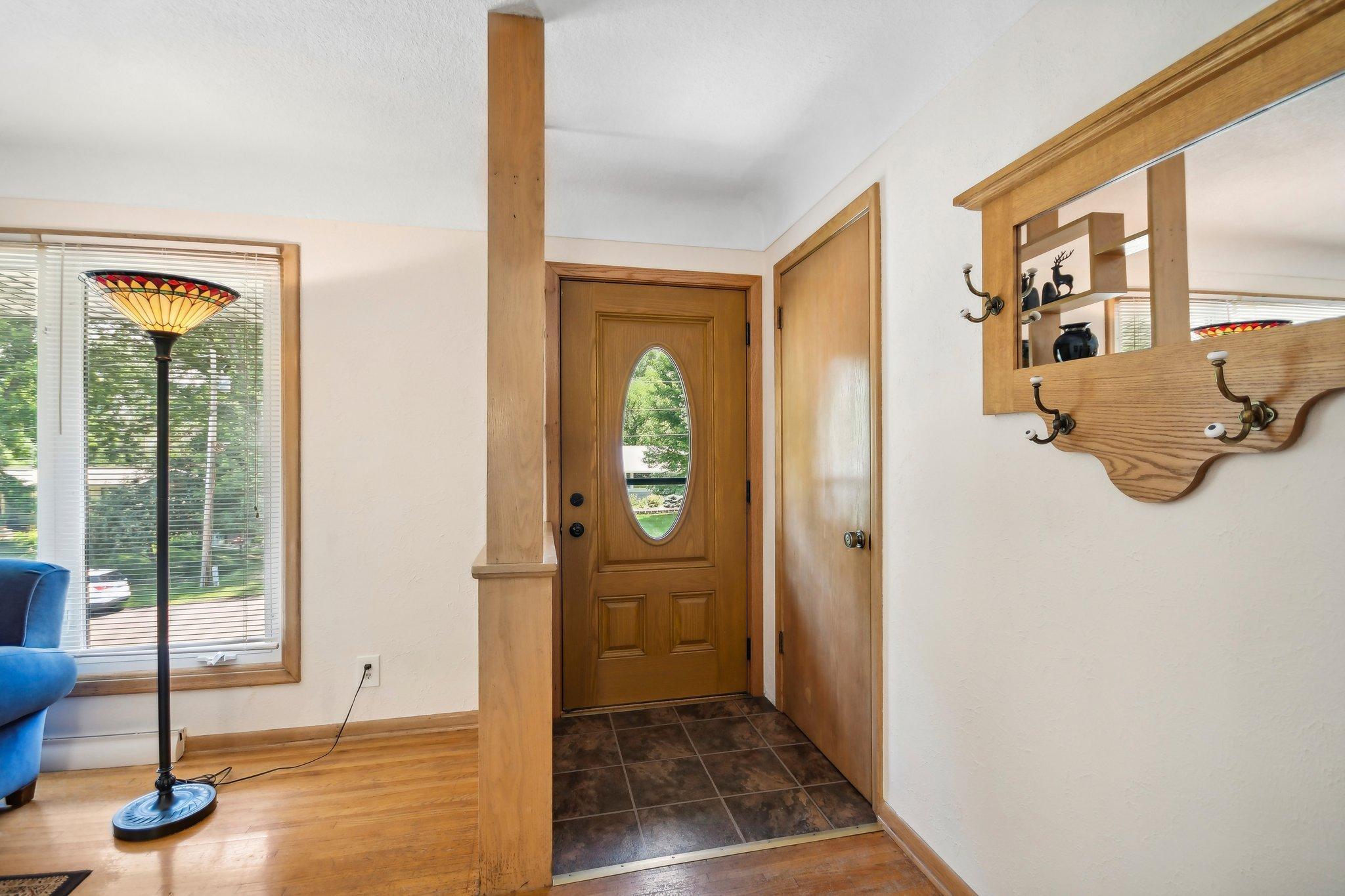 5445 Lakeview Avenue