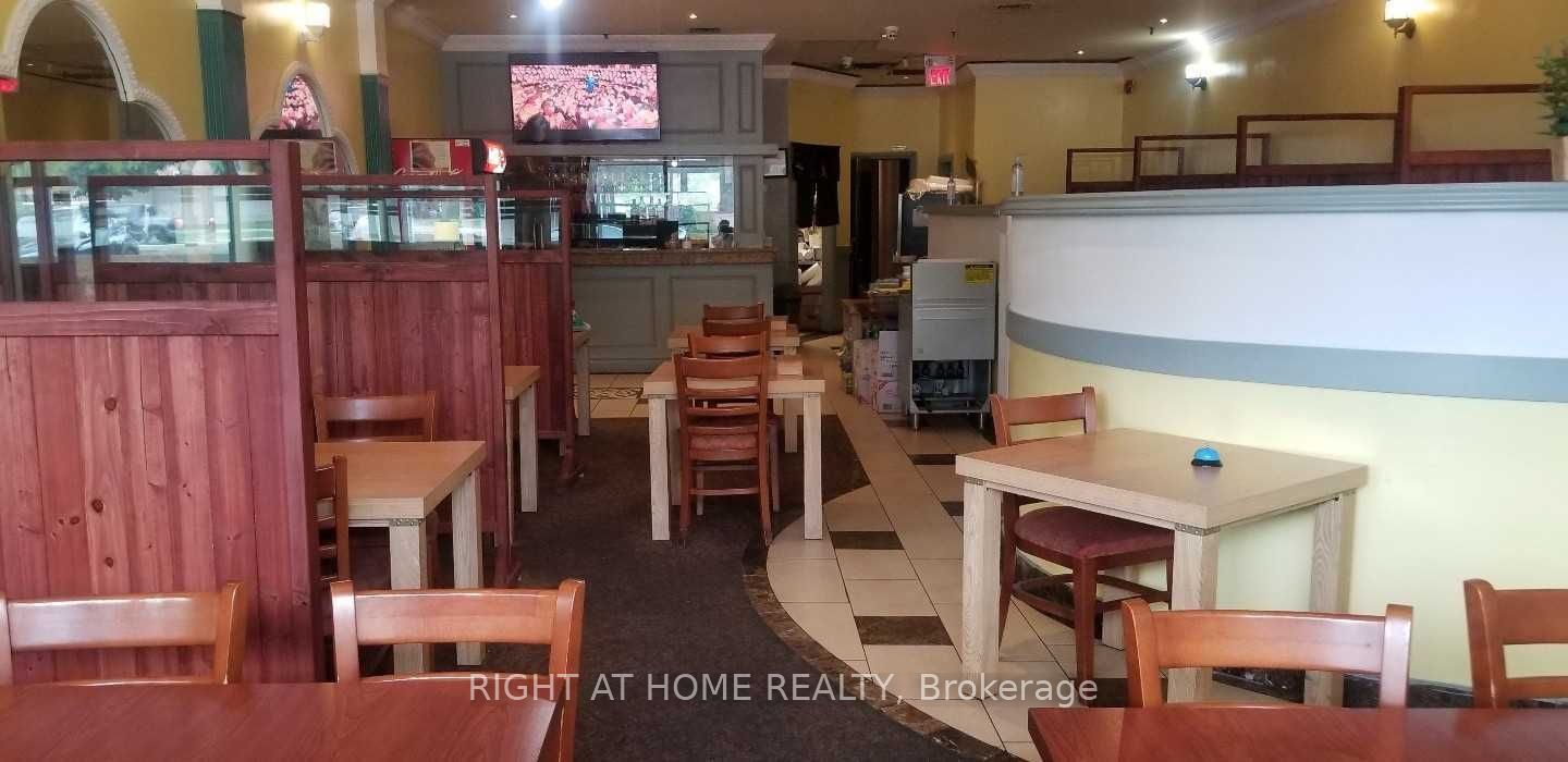 1170 W Burnhamthorpe Rd 15