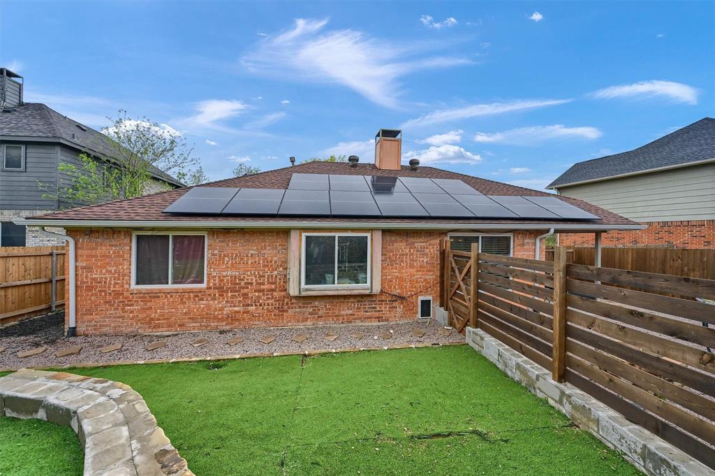 1933 Lakeview Circle