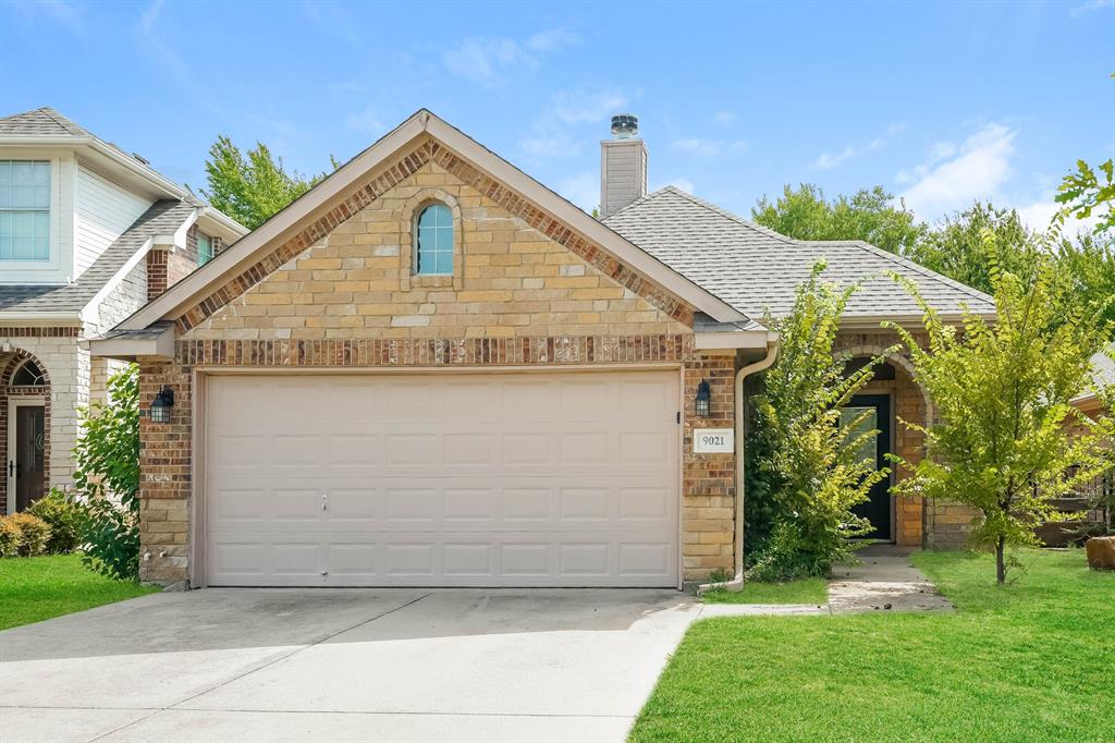 Beautiful custom home in East Fort Worth subdivision. 3 bedrooms, 2 bathrooms. Open floor plan with many upgrades, including: Brazilian walnut wood floors, granite countertops in kitchen and guest bath, crown molding, stainless steel appliances, and ceramic tile walkways. Low maintenance yard. Schedule your showing today!