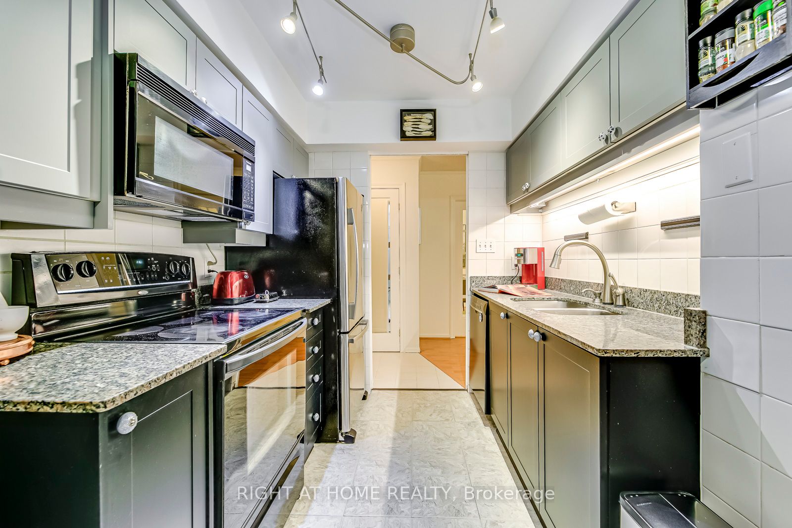 20 Southport St 318