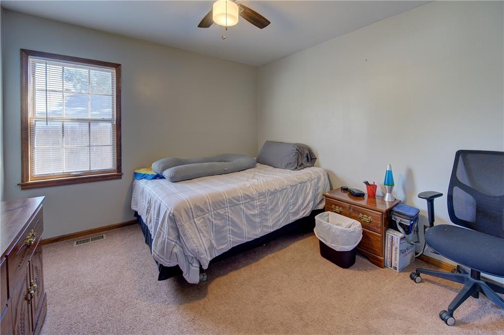 1213 E Fredrickson Drive