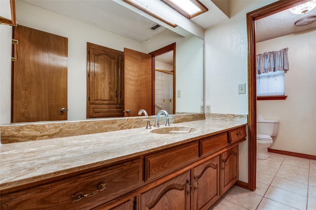 405 Shadowwood Trail