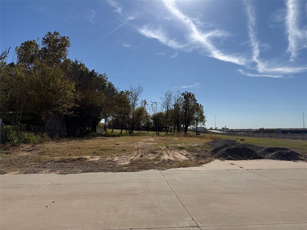 Prime Lot with Frontage Road view and Easy I-35 Connectivity!
Discover endless potential with this spacious .53-acre lot, perfectly positioned along a high-visibility frontage road with quick and convenient access to Interstate 35. Ideal for both commercial or residential development, this property offers excellent exposure and accessibility.