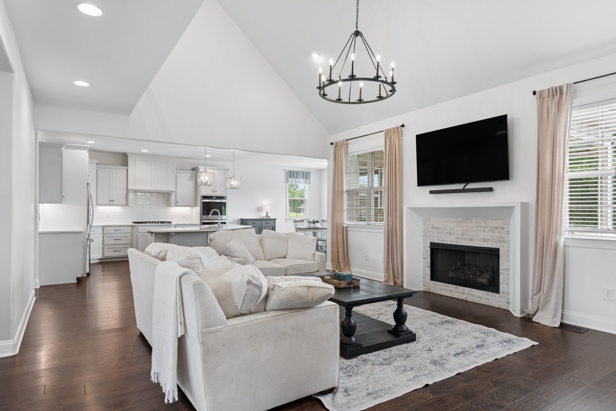1110 Luxborough Dr