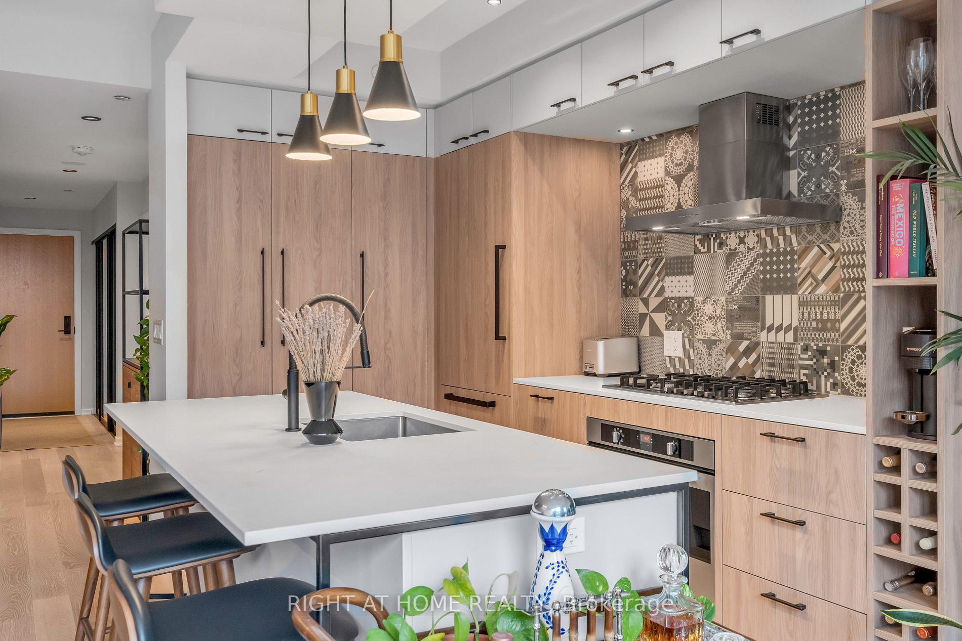 41 Dovercourt Rd 906