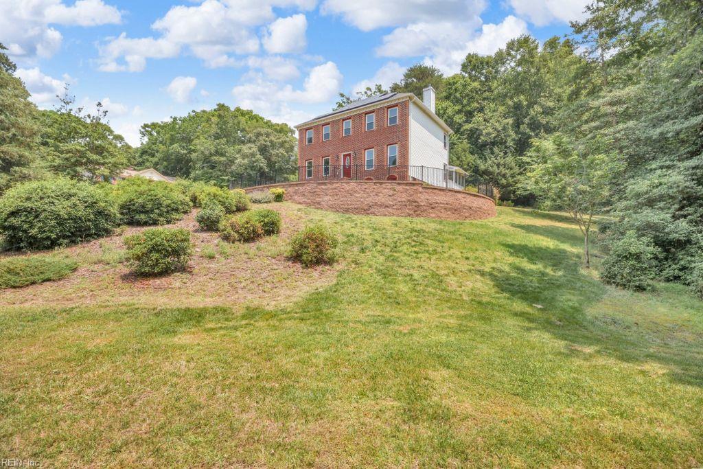 105 Londonderry Lane