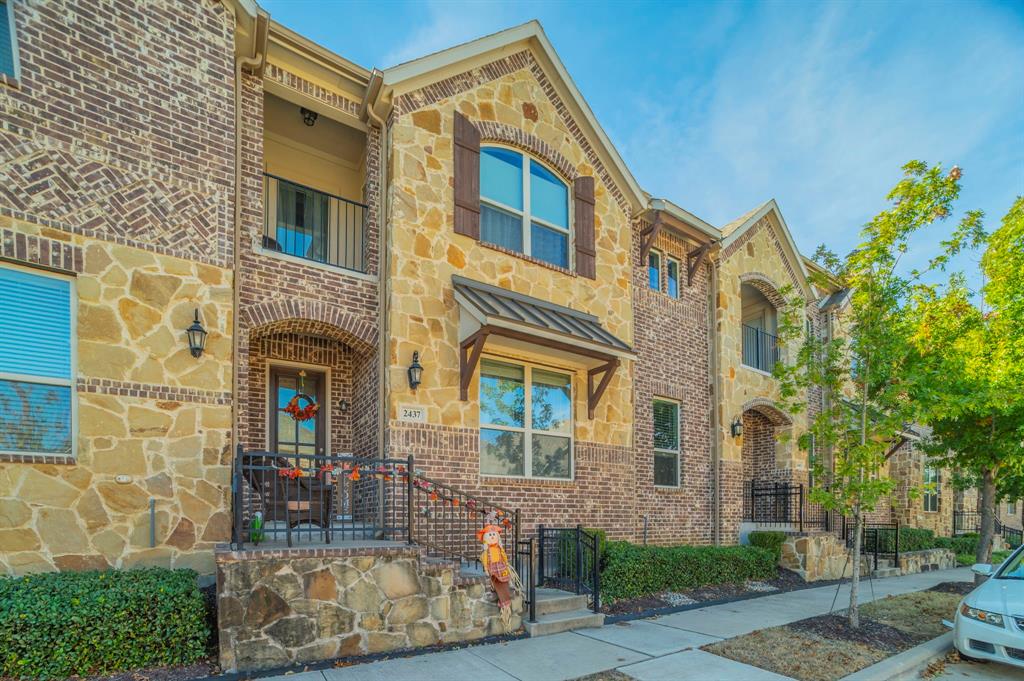 This luxury three-bedroom, two-and-a-half bathroom townhome is conveniently located near the shops and restaurants at River Walk at Central Park in Flower Mound. The elegant two-story residence features an open-concept living area and a gourmet kitchen with hand-scraped wood flooring throughout. Expansive windows in the living room provide ample natural light, while a private balcony off the vaulted owners suite offers tranquil greenbelt views. The first floor includes two additional bedrooms, one with a separate entrance suitable for use as a guest suite, home office, or gym. An additional office space with built-in cabinetry has been added to the owner's suite, creating an ideal work-from-home environment. All yard maintenance is covered by the homeowner’s association. Situated just 15 minutes from DFW Airport, this property offers a low-maintenance, upscale lifestyle. Refrigerator, washer and dryer to convey with the property. Long term lease in place through February 2026.