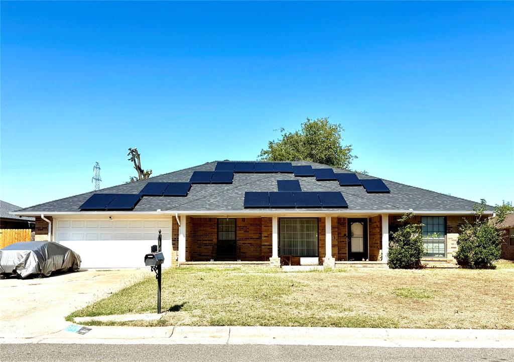 Roof 2023! Newer AC! Updated Kitchen! Large formal dining/study, living room, and converted patio currently being used as a additional room! This floor plan is AMAZING for Multi-generational living! Close to shopping, Dining, and NW Expressway!