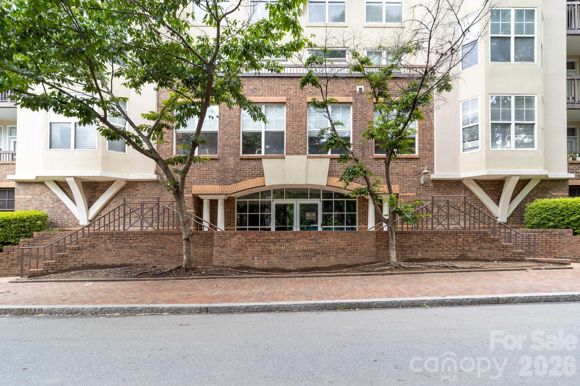 Park Plaza building condo in 4th Ward, new to the market! 3 bedrooms & 2 full baths. Perfectly located in the middle of Uptown Charlotte. This is not just a home, it is a lifestyle. You park your car in your assigned garage space and say goodbye to driving until Monday. This condo is located across the street from Harris Teeter for groceries and Fourth Ward Park for fun Easy commute to the Blumenthal Performing Arts Center, Bank of America Stadium, Truist Field, The Spectrum Center and the 7th Street LYNX light rail station. Great uptown living. The kitchen was updated in 2020 including a new dishwasher, microwave, refrigerator and a gorgeous herringbone backsplash. The HVAC was replaced in 2019. New hot water heater installed in 2021. Kitchen and living area is an open concept that leads out to the private balcony. Gas log fireplace for those cool nights. There is a roof top area that allows you to grill and enjoy the wonderful city views of Charlotte. This location is in close proximity to shopping, restaurants and bars. Everything you are looking for in an uptown Charlotte lifestyle. Come see for yourself!