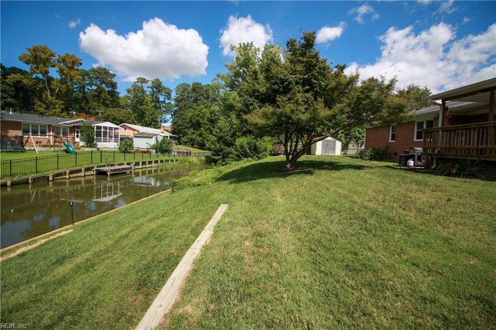2708 Meadow Drive W
