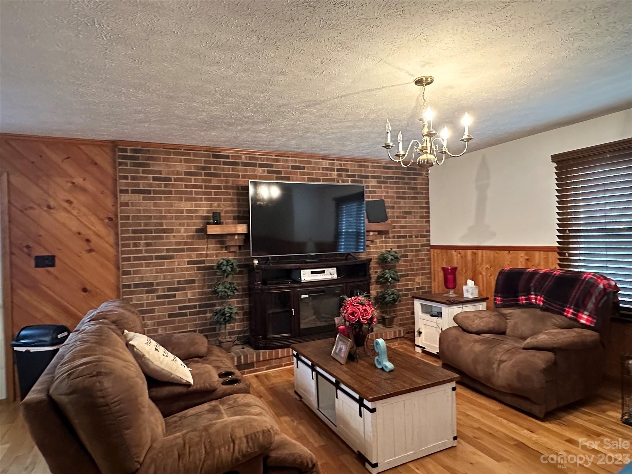 2704 Twin Meadow Drive
