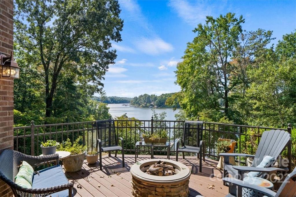 Lake Hickory Lakefront Homes for Sale