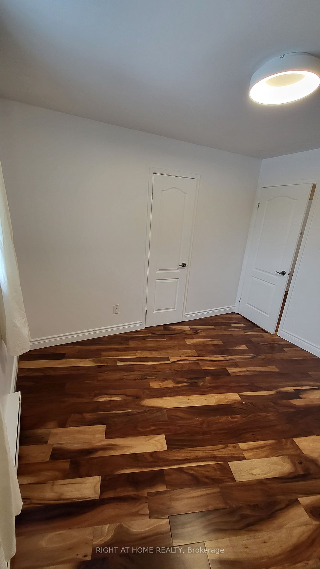 32 Niles Way
