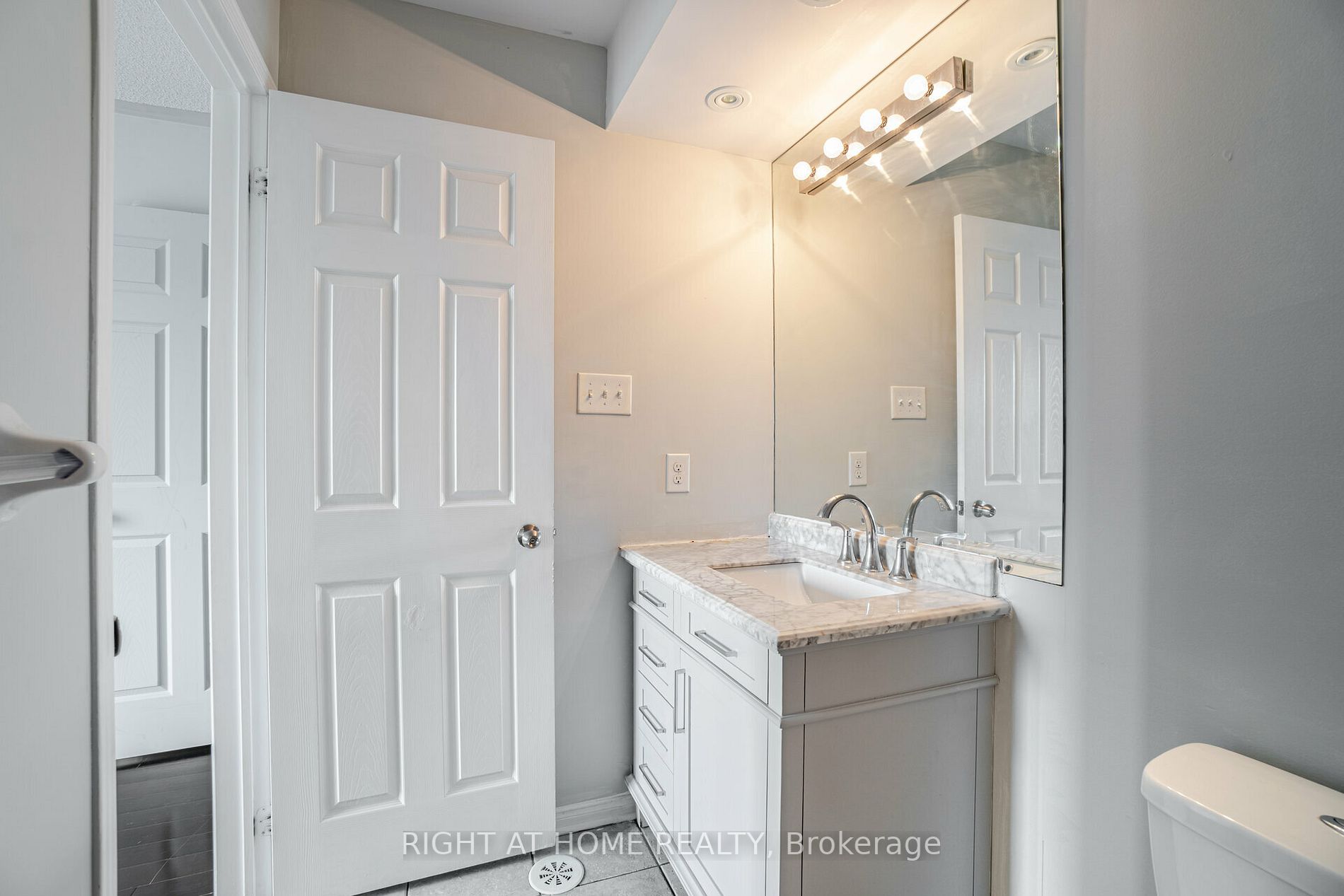 60 Fairwood Circ 45